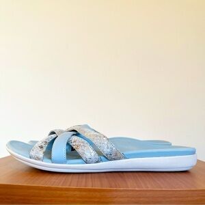 Vionic Dava Women's Orthotic Criss Cross Slide Sandal in Sky Blue - size 7